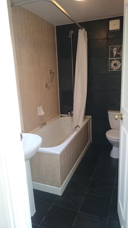 17 Wilmington Square Bed & Breakfast Истборн Стая снимка