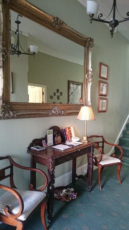 17 Wilmington Square Bed & Breakfast Истборн Екстериор снимка