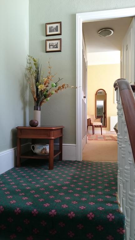 17 Wilmington Square Bed & Breakfast Истборн Стая снимка