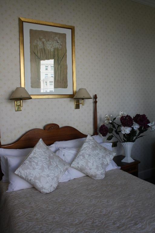 17 Wilmington Square Bed & Breakfast Истборн Стая снимка