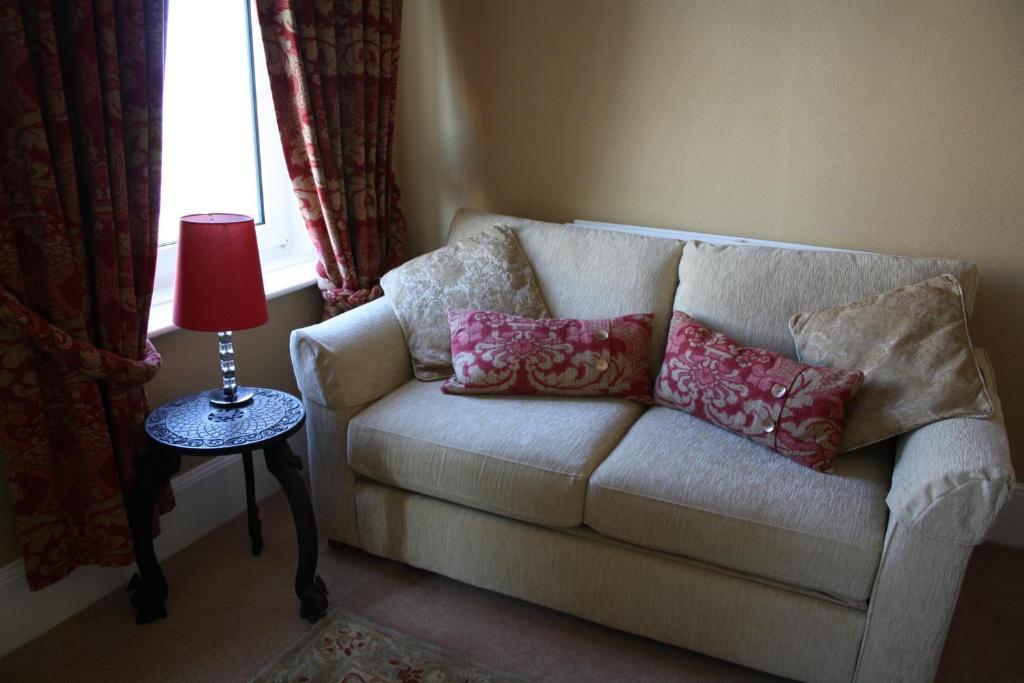 17 Wilmington Square Bed & Breakfast Истборн Стая снимка