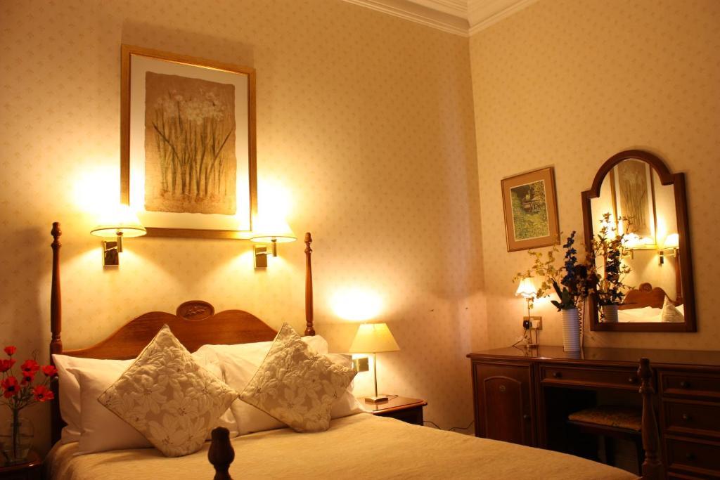 17 Wilmington Square Bed & Breakfast Истборн Стая снимка