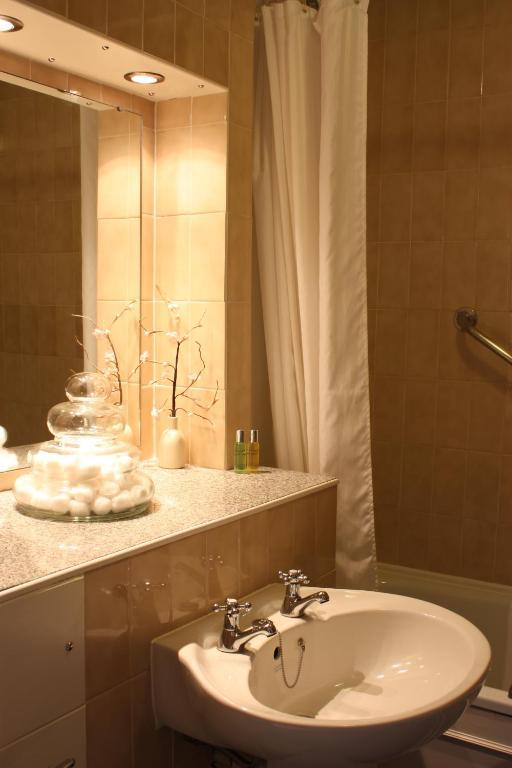 17 Wilmington Square Bed & Breakfast Истборн Екстериор снимка