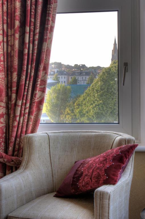 17 Wilmington Square Bed & Breakfast Истборн Стая снимка