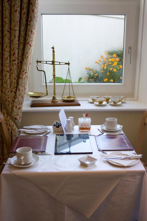 17 Wilmington Square Bed & Breakfast Истборн Екстериор снимка