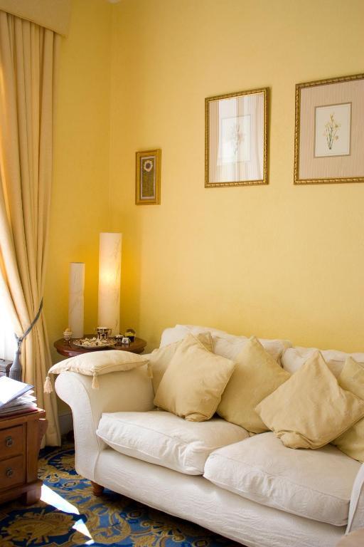 17 Wilmington Square Bed & Breakfast Истборн Екстериор снимка