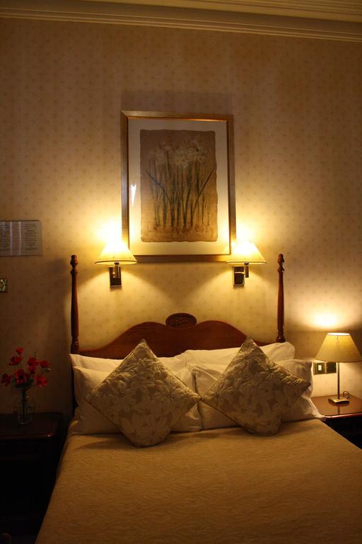 17 Wilmington Square Bed & Breakfast Истборн Екстериор снимка