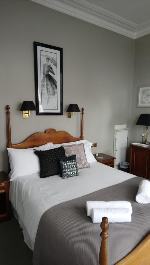17 Wilmington Square Bed & Breakfast Истборн Екстериор снимка