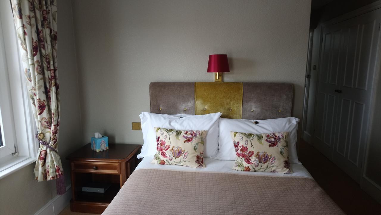17 Wilmington Square Bed & Breakfast Истборн Екстериор снимка